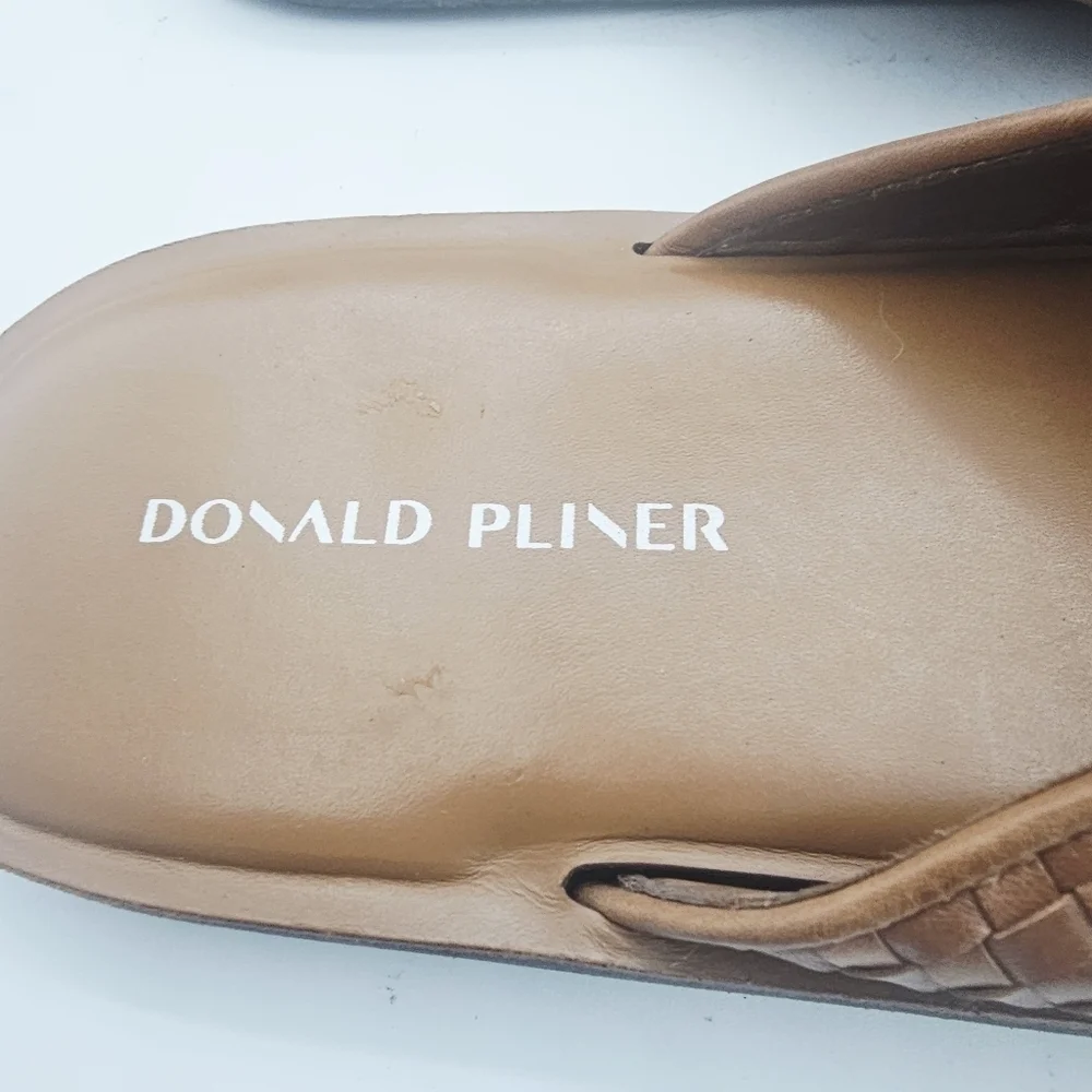 Donald J Pliner Palmer Calf Leather Flip-Flops Saddle/Cognac Size 12M NWOT